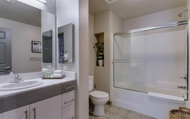 One Bed/1Bath + Private Balcony WALK TO BEACH