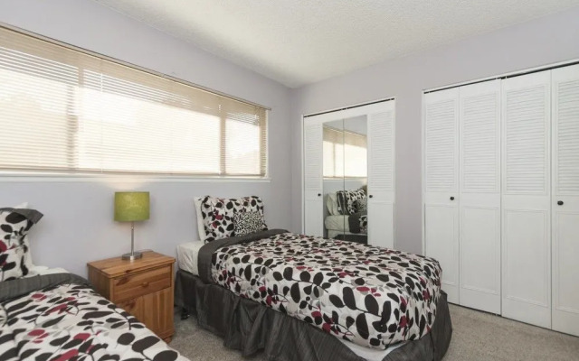 2BR Fabulous Palm Desert Condo by RedAwning