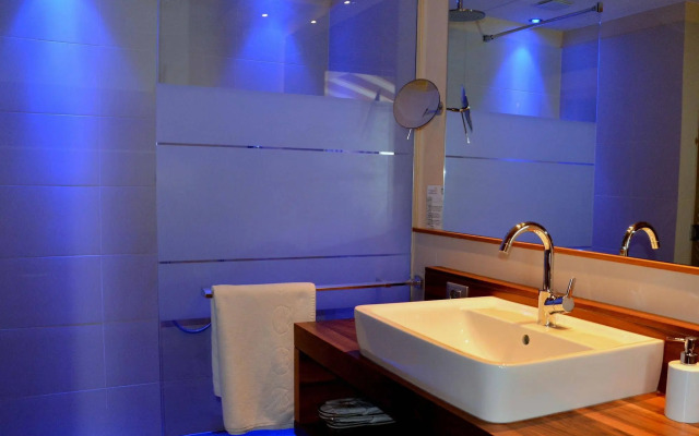 Hotel Emmy - five elements