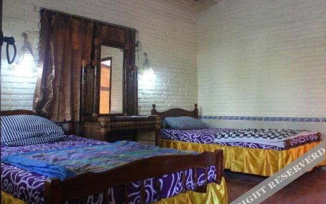 Nyoman Astana bungaloWs