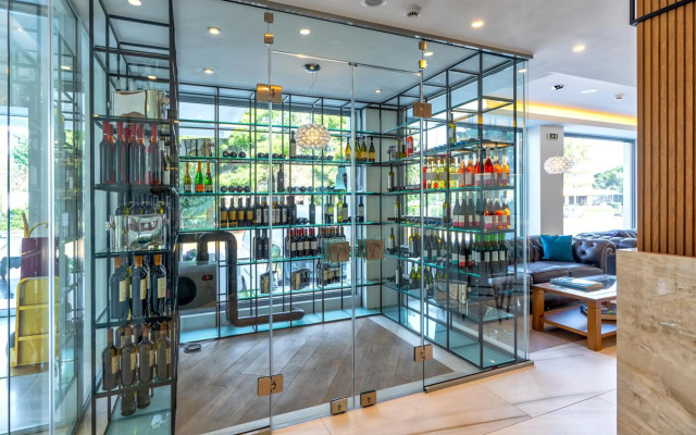 Glyfada Riviera Hotel
