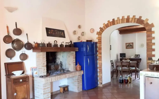 Traditional Villa in Varano With Private Garden