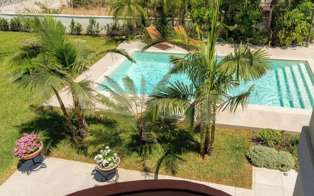 Villa Bali with Pool by Wonderful Italy