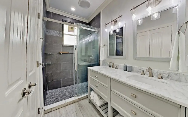 1231Swat 7 Bedroom Home
