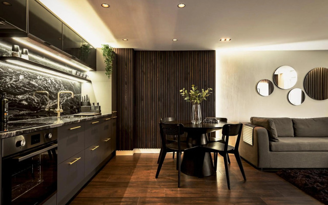 The Acacia, Luxury with Private Balcony + Parking