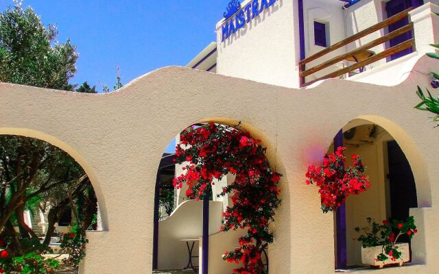 Maistrali Studios & Apartments