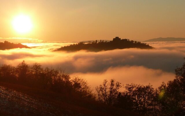 House With 2 Bedrooms in Montone, With Furnished Garden and Wifi