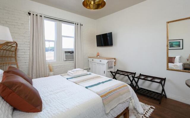 Beautiful Studio Near Hollywood! Sleeps 2!