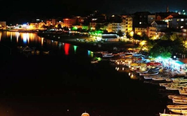 Marina Hotel