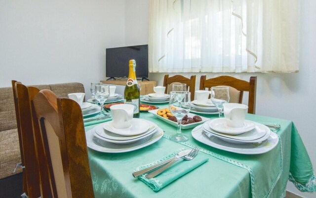 Stunning Home in Mali Rat With Wifi and 2 Bedrooms