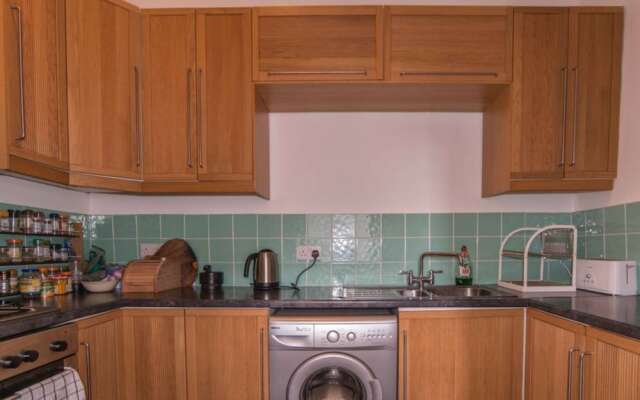 Comfortable Apartment in Leith