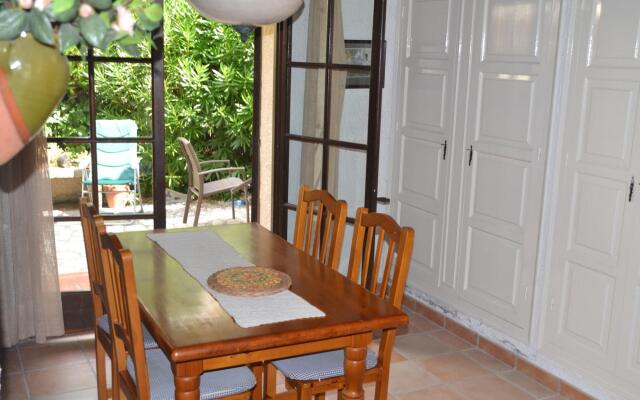 Cozy Holiday Home in L'Estartit with Swimming Pool