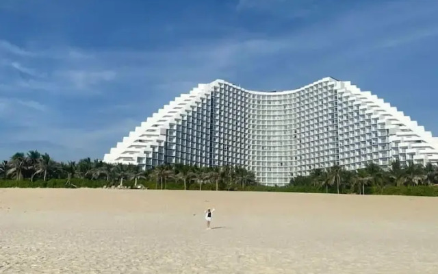 Arena Cam Ranh Beachfront Condotel