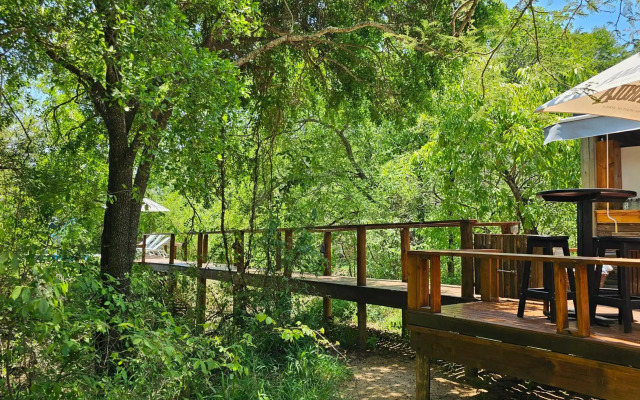Kingfisher Creek Safari Lodge