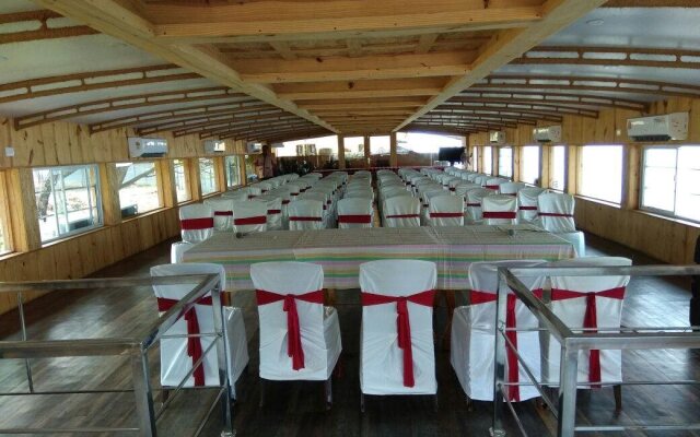 Cosy Houseboats