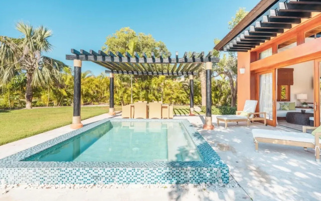 Cozy Bungallow With Pool at Green Village AA3