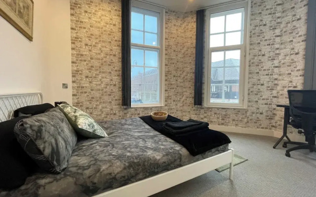Stylish City Center 2 BR Retreat