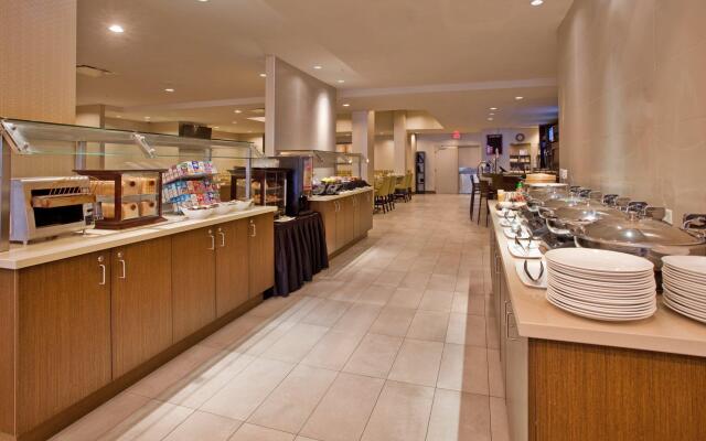 Holiday Inn Vancouver Centre by IHG