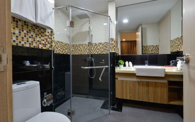 Ten Ekamai Suites Serviced Apartment