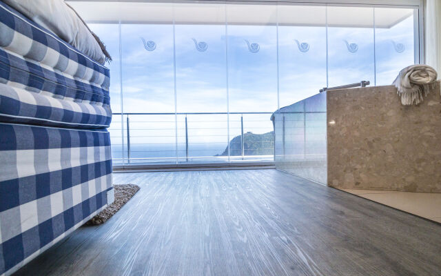 Head over Hills Luxury Retreat