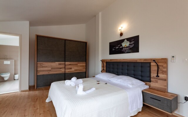 Five bedroom villa Emily with pool