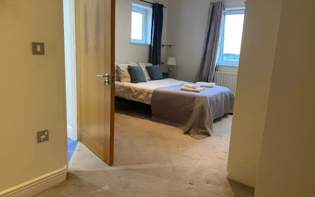 London Riverside Apartment-2 Bed-freep-balcony