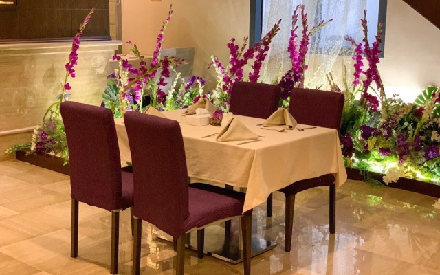 Violet Al Azizia Hotel