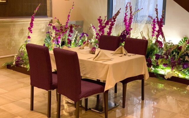 Violet Al Azizia Hotel