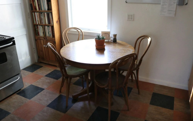 River Stone Inn & Gallery