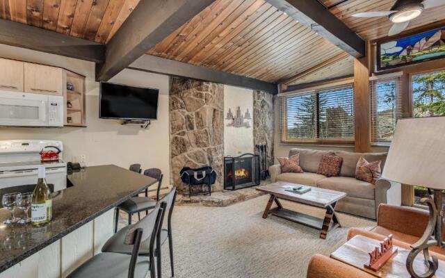 Laurelwood Condominiums Studio Premier Unit 308