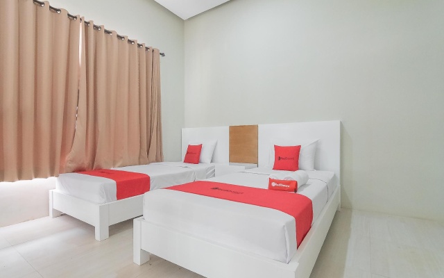 RedDoorz Resort Syariah @ Idelansia Homestay Ciater – Guest Rooms – Ciater