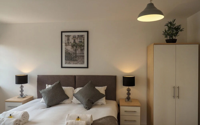 SA Today Apartments Farnborough with Fibre Wi-Fi & Netflix