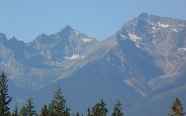 TimberWolf Lodge B&B