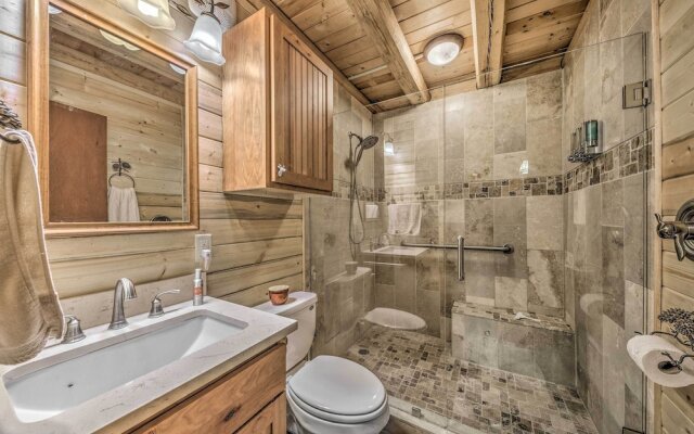 Tree-lined 'polly's Perch' w/ Mountain Views!