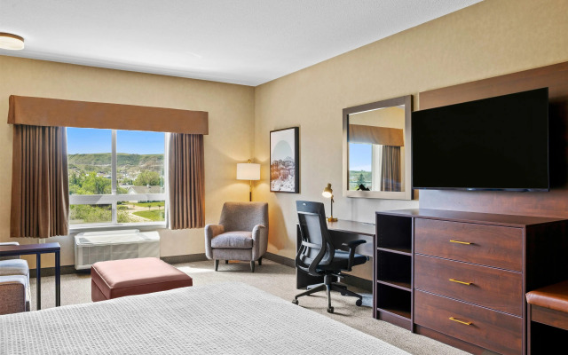 Ramada by Wyndham Drumheller Hotel & Suites