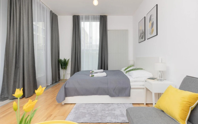 Studio Warsaw Kolejowa by Renters