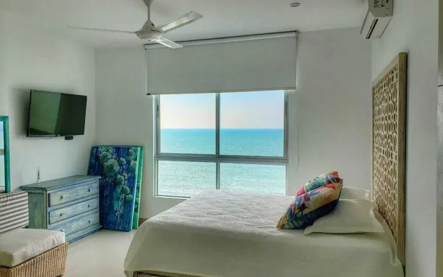 Lujoso Apartamento Frente al Mar