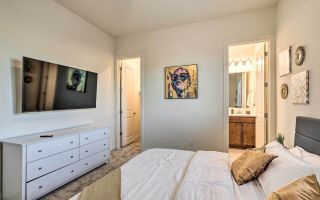 Modern Glendale Getaway ~ 3 Mi To Stadium!