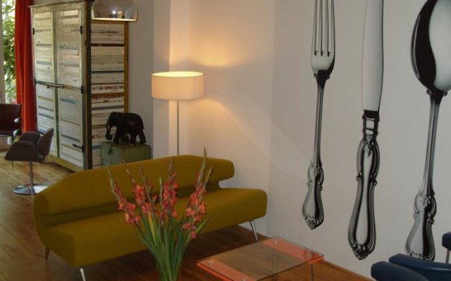 Studio Zaagmolen, Superb stylish apartment, 65m2 with private garden, close to city centre