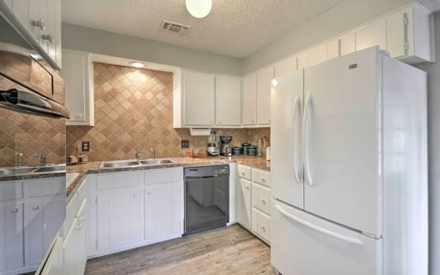 Lubbock Townhome w/ Grill Near TTU & Downtown!