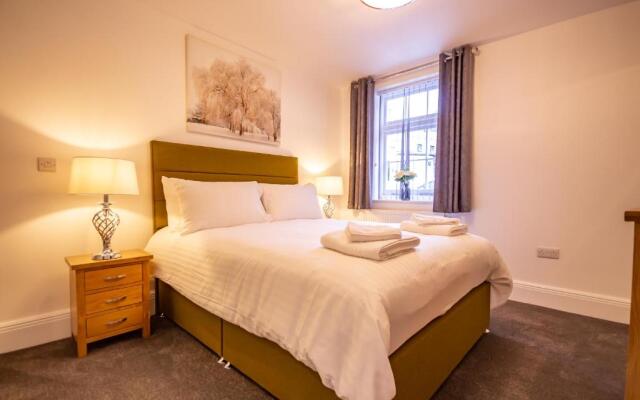 The Crescent by Pureserviced