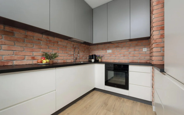 Green Apartment with Parking by Renters