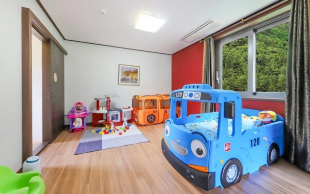 Yangpyeong Weekly Kids Pool Villa