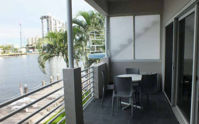 Holiday Isle Yacht Club