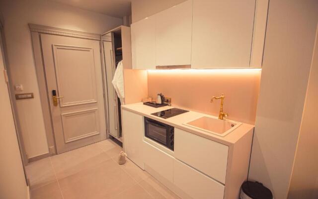 Io Suites