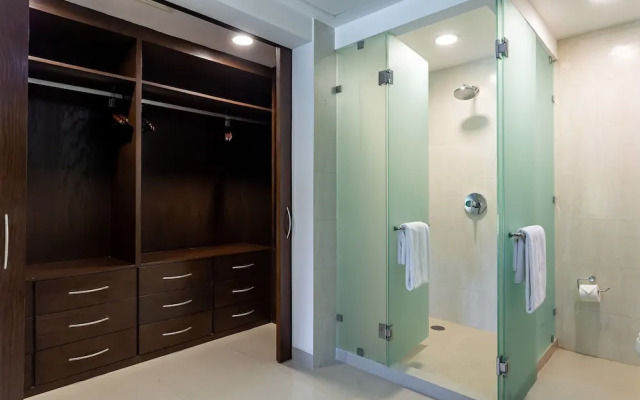 Z Casa Girasol 2 Bedroom Condo by Redawning