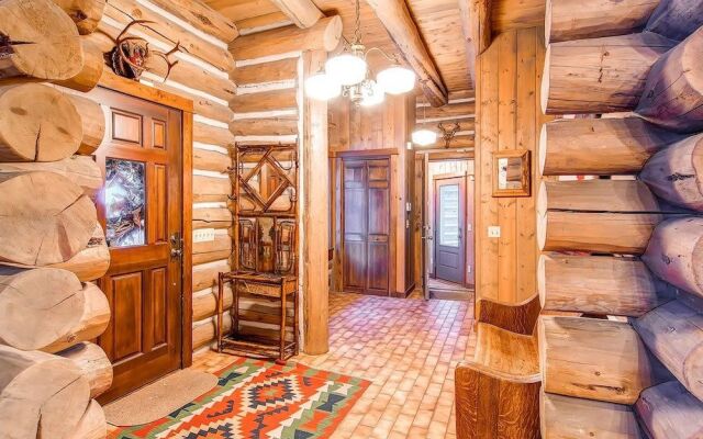 Bear Lodge 6 Bedroom Home by RedAwning