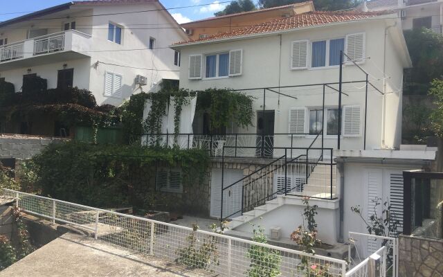 Apartment Sjajna - garden: A1 Jelsa, Island Hvar