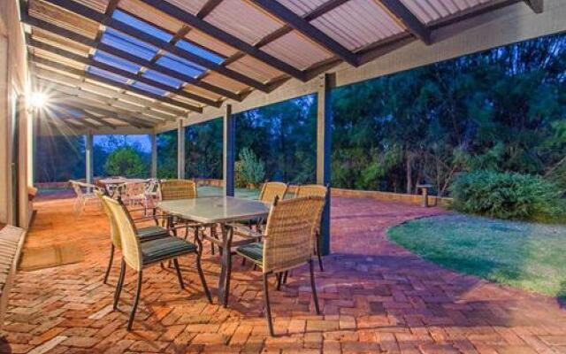 Yallingup pet friendly Bush retreat