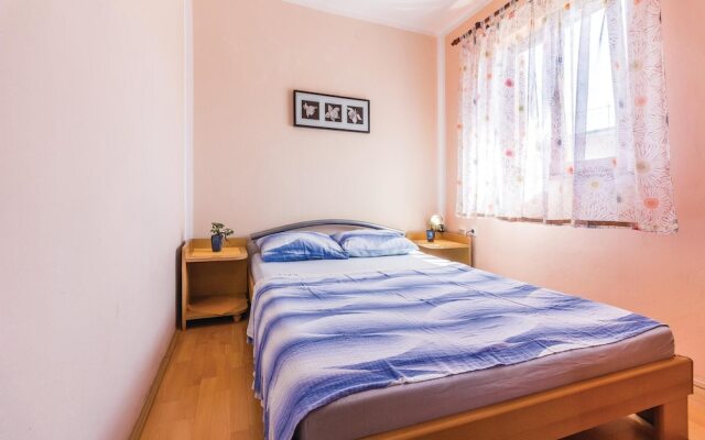 Awesome Home in Liznjan With Wifi and 2 Bedrooms